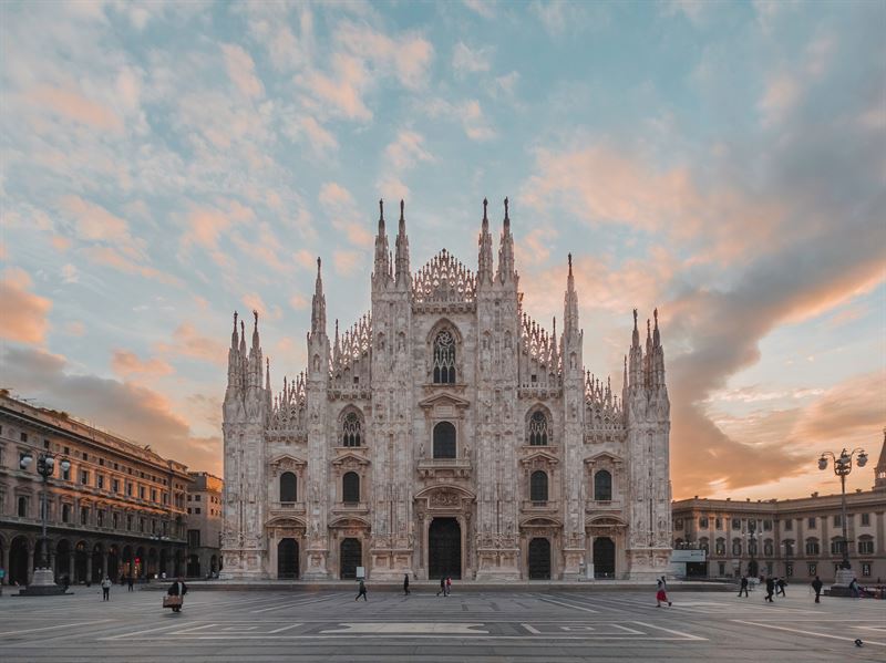italy-milan-mxp-duomo-cathedral-square-sunset.jpeg