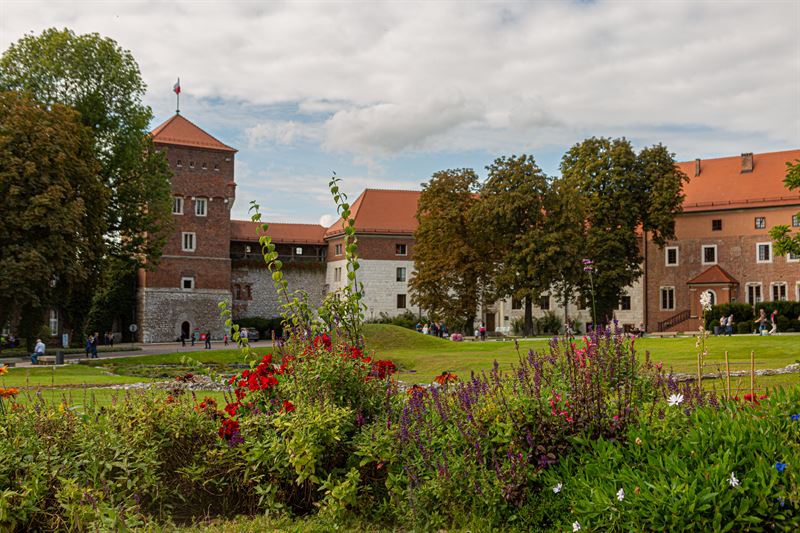 poland-krakow-krk-medieval-castle-city-summer-flowers-sas.jpg