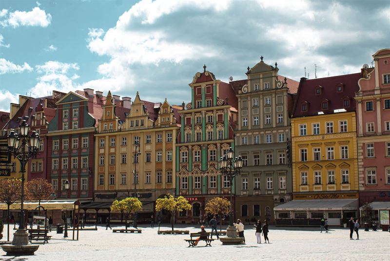 poland-wroclaw-square-sas.jpg