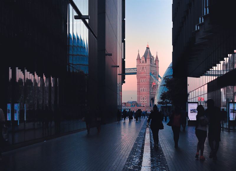 england-london-lhr-tower-bridge-sas.jpg