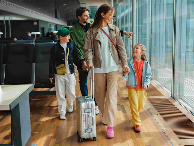 Airport Family Traveling_SAS.jpg
